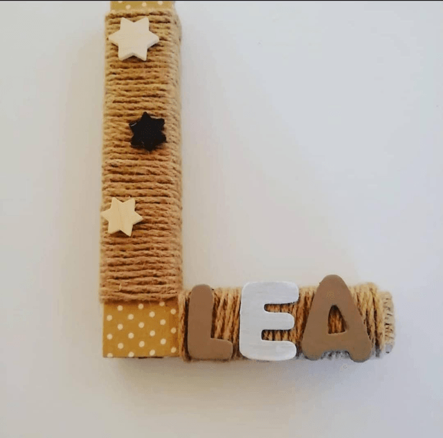 Lettre prénom personnalisée en bois👑